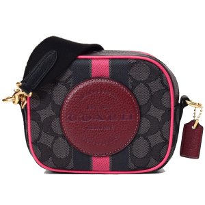 画像1: 【COACH】コーチ ジャガード ぺブルレザー シグネチャー ミニ デンプシー ストライプ ロゴ パッチ カメラバッグ クロスボディ 斜め掛け 2way クラッチ ショルダーバッグ ブラック×ワインマルチ（日本未発売）