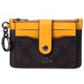 【COACH】コーチ コーティングキャンバス スムースレザー シグネチャー キーリング付き アタッチメント カードケース コインケース ブラウン×バターカップ（日本未発売）