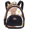 【COACH】コーチ バックパック キーホルダー コーティングキャンバス レザー シグネチャー 花柄 フラワー リュックサック モチーフ ミニ ポーチ 小物入れ キーホルダー バッグチャーム タン×ブラウンマルチ（日本未発売）