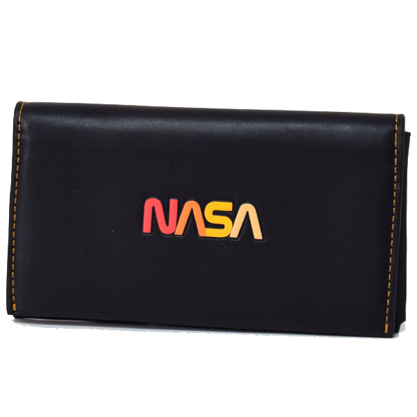 画像1: 【COACH】コーチ メンズ グラブタンレザー NASA ロゴ スペースモチーフ 二つ折り 手帳型 iPhone スマホ フォンウォレット ブラック（日本未発売） (1)
