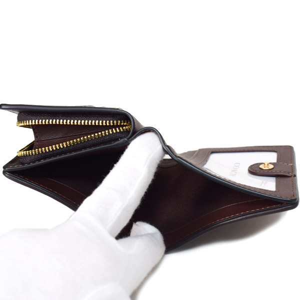 画像: 【COACH】コーチ 財布 シェニール レザー シグネチャー ふわふわ ロゴ チャーム コンパクト スナップ ウォレット 二つ折り 財布 トリュフ（日本未発売）