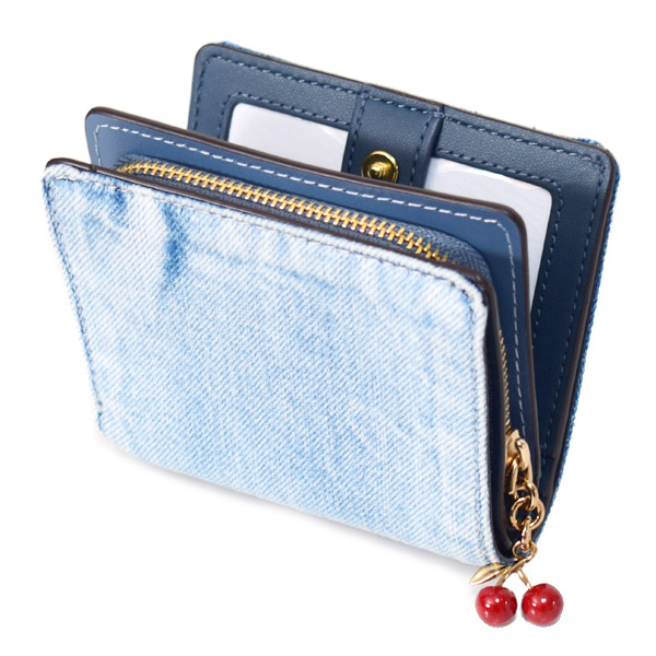 画像: 【COACH】コーチ 財布 デニム さくらんぼ レザー ロゴ チャーム コンパクト スナップ ウォレット 二つ折り 財布 ライトインディゴ（日本未発売）