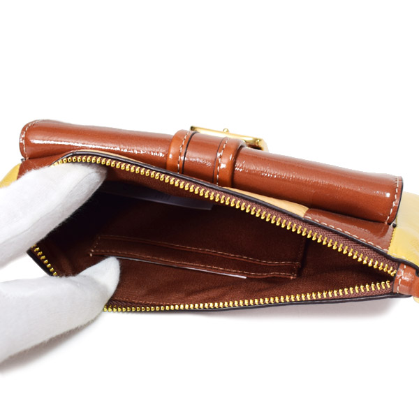 画像: 【COACH】コーチ バッグ シャイニー クリンクル レザー ストライプ パッチワーク ロゴ アシュトン リストレット フラップ ポーチ クラッチバッグ レッドウッドマルチ〔日本未発売〕